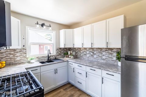 Tiny photo for 2606 102nd Street, Toledo, OH 43611 (MLS # 10007400)