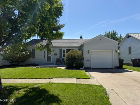 Photo of 1013 Washington Avenue, Defiance, OH 43512 (MLS # 10008063)