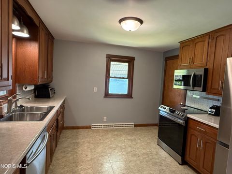 Tiny photo for 1013 Washington Avenue, Defiance, OH 43512 (MLS # 10008063)