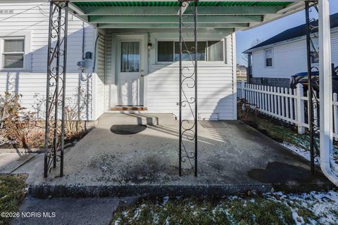Tiny photo for 1304 Douglas Parkway, Findlay, OH 45840 (MLS # 10003169)