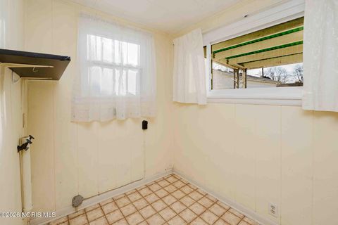 Tiny photo for 1304 Douglas Parkway, Findlay, OH 45840 (MLS # 10003169)