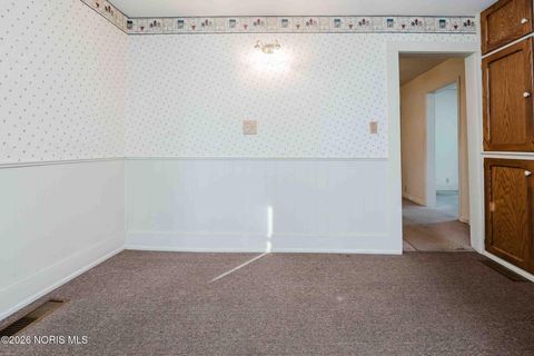 Tiny photo for 1304 Douglas Parkway, Findlay, OH 45840 (MLS # 10003169)