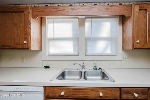 Tiny photo for 1304 Douglas Parkway, Findlay, OH 45840 (MLS # 10003169)