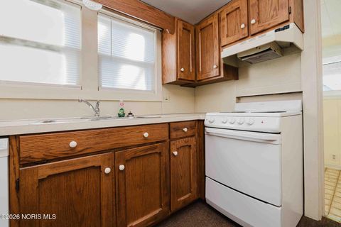 Tiny photo for 1304 Douglas Parkway, Findlay, OH 45840 (MLS # 10003169)