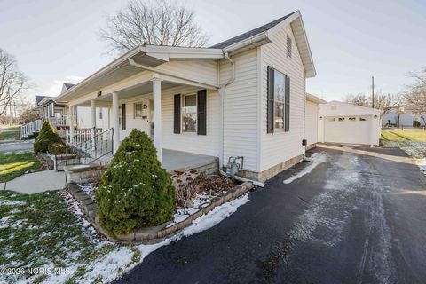 Tiny photo for 1304 Douglas Parkway, Findlay, OH 45840 (MLS # 10003169)