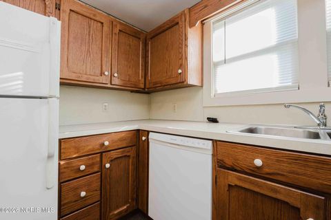 Tiny photo for 1304 Douglas Parkway, Findlay, OH 45840 (MLS # 10003169)