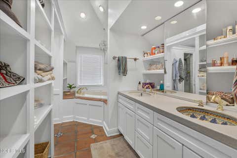 Tiny photo for 2228 Orchard Road, Ottawa Hills, OH 43606 (MLS # 10011187)