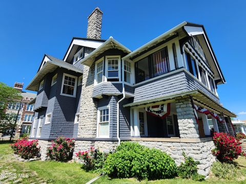 Tiny photo for 424 Winthrop Street, Toledo, OH 43620 (MLS # 10006236)