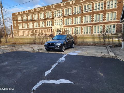 Tiny photo for 424 Winthrop Street, Toledo, OH 43620 (MLS # 10006236)