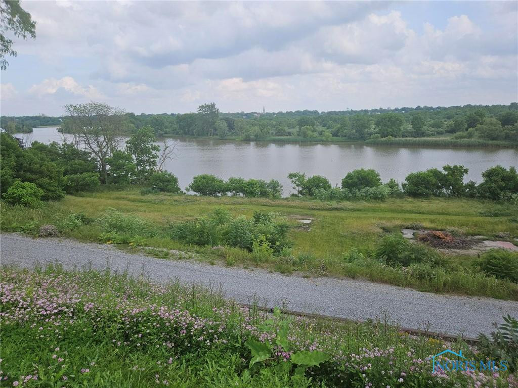 1034 River Road 3