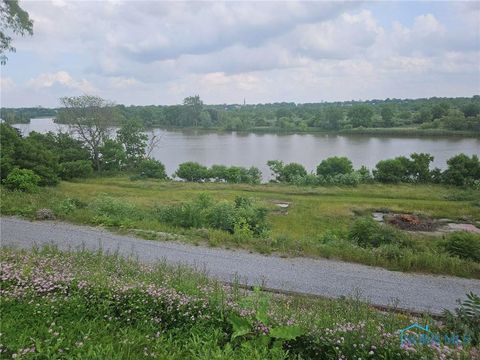Tiny photo for 1034 River Road #3, Maumee, OH 43537 (MLS # 10007910)