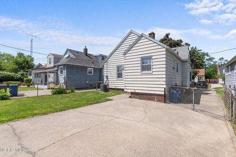 Tiny photo for 1487 Crestwood Road, Toledo, OH 43612 (MLS # 10008450)