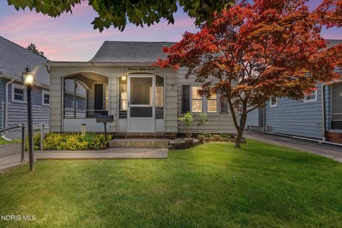Photo of 1487 Crestwood Road, Toledo, OH 43612 (MLS # 10008450)