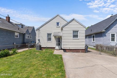 Tiny photo for 1487 Crestwood Road, Toledo, OH 43612 (MLS # 10008450)