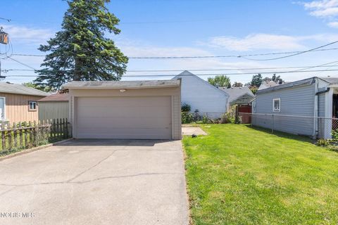 Tiny photo for 1487 Crestwood Road, Toledo, OH 43612 (MLS # 10008450)