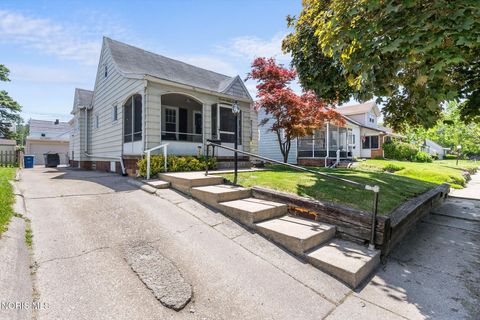 Tiny photo for 1487 Crestwood Road, Toledo, OH 43612 (MLS # 10008450)