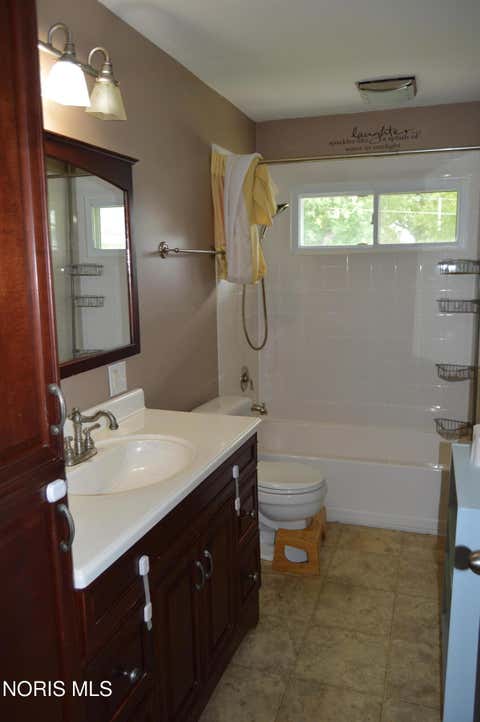 Tiny photo for 2219 Greenacre Drive, Findlay, OH 45840 (MLS # 10009163)