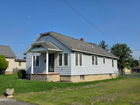 Tiny photo for 118 Seneca Avenue, Fostoria, OH 44830 (MLS # 10012584)