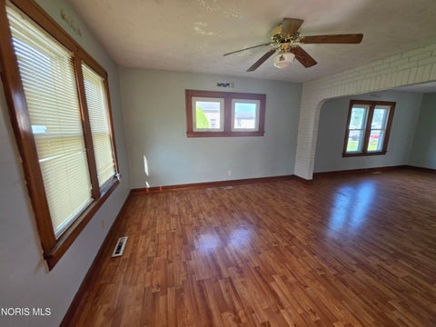 Tiny photo for 118 Seneca Avenue, Fostoria, OH 44830 (MLS # 10012584)