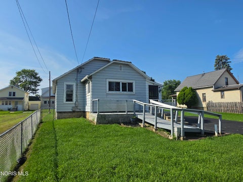 Tiny photo for 118 Seneca Avenue, Fostoria, OH 44830 (MLS # 10012584)