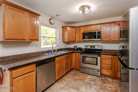 Tiny photo for 5678 Greenridge Drive, Toledo, OH 43615 (MLS # 10010603)