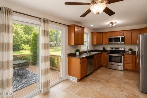 Tiny photo for 5678 Greenridge Drive, Toledo, OH 43615 (MLS # 10010603)