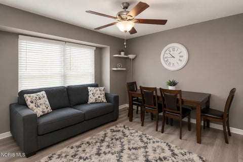 Tiny photo for 5678 Greenridge Drive, Toledo, OH 43615 (MLS # 10010603)