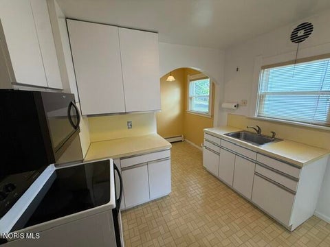 Tiny photo for 1033 Branleigh Drive, Toledo, OH 43612 (MLS # 10013250)