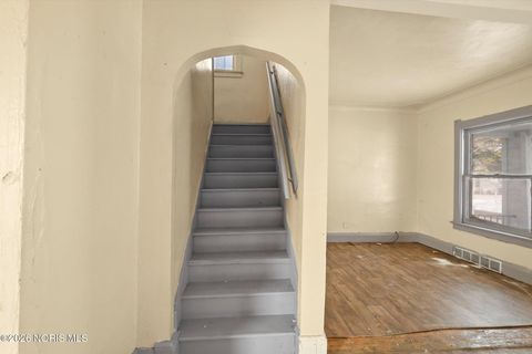 Tiny photo for 1049 King Street, Toledo, OH 43607 (MLS # 10004066)