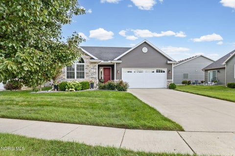 Photo of 824 Meadowland Trail, Toledo, OH 43615 (MLS # 10012113)