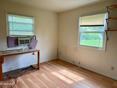 Tiny photo for 101 Abbotswood Drive, Toledo, OH 43615 (MLS # 10006935)