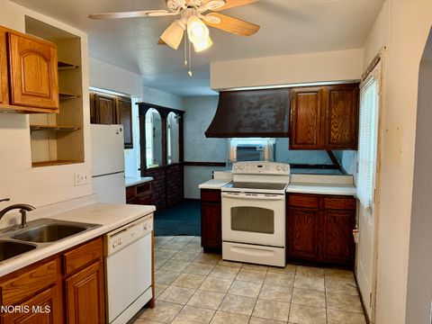 Tiny photo for 101 Abbotswood Drive, Toledo, OH 43615 (MLS # 10006935)