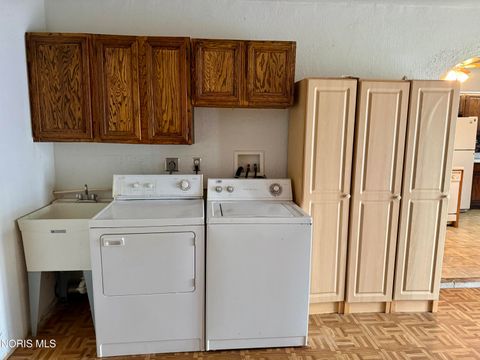 Tiny photo for 101 Abbotswood Drive, Toledo, OH 43615 (MLS # 10006935)