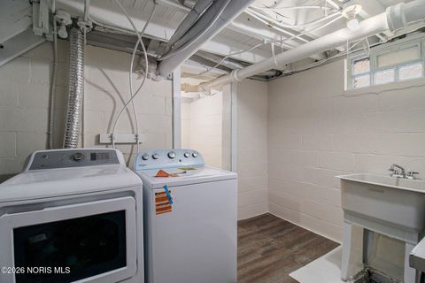 Tiny photo for 2444 Grantwood Drive, Toledo, OH 43613 (MLS # 10003188)