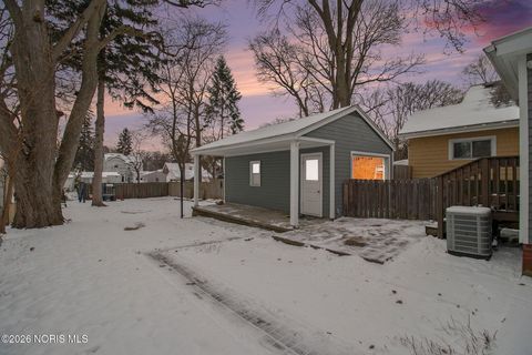 Tiny photo for 2444 Grantwood Drive, Toledo, OH 43613 (MLS # 10003188)
