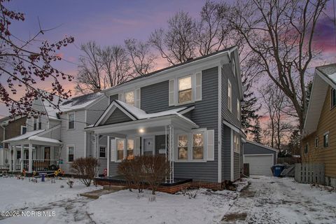 Photo of 2444 Grantwood Drive, Toledo, OH 43613 (MLS # 10003188)