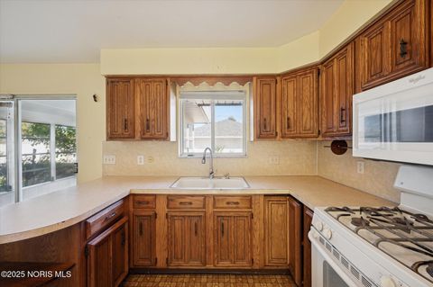 Tiny photo for 4492 283rd Street, Toledo, OH 43611 (MLS # 10000708)