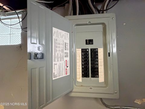 Tiny photo for 710 N Byrne Road, Toledo, OH 43607 (MLS # 10002176)