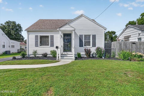 Photo of 311 Clinton Street, Maumee, OH 43537 (MLS # 10012979)