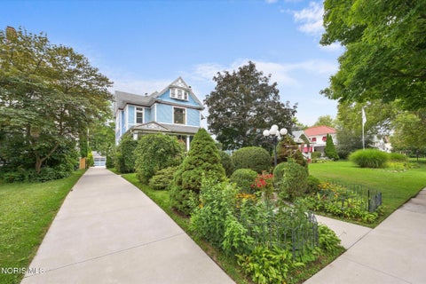 Tiny photo for 2447 Robinwood Avenue, Toledo, OH 43620 (MLS # 10012235)