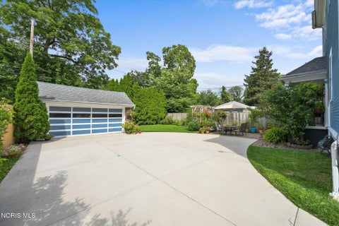 Tiny photo for 2447 Robinwood Avenue, Toledo, OH 43620 (MLS # 10012235)