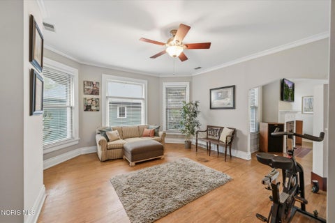 Tiny photo for 2447 Robinwood Avenue, Toledo, OH 43620 (MLS # 10012235)