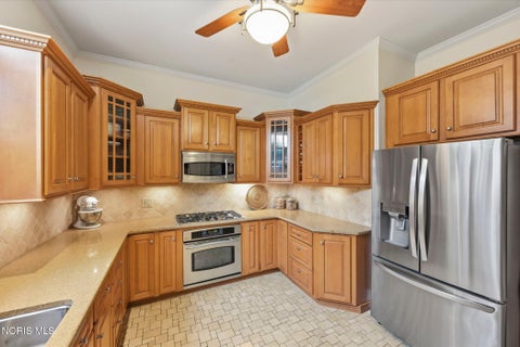 Tiny photo for 2447 Robinwood Avenue, Toledo, OH 43620 (MLS # 10012235)
