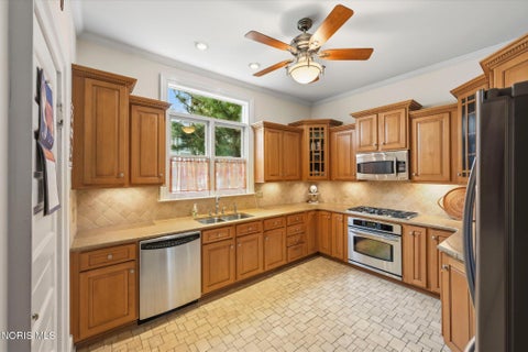 Tiny photo for 2447 Robinwood Avenue, Toledo, OH 43620 (MLS # 10012235)