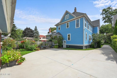 Tiny photo for 2447 Robinwood Avenue, Toledo, OH 43620 (MLS # 10012235)