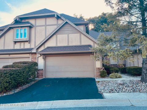 Photo of 1562 Saddlebrook Court # B, Toledo, OH 43615 (MLS # 10003952)