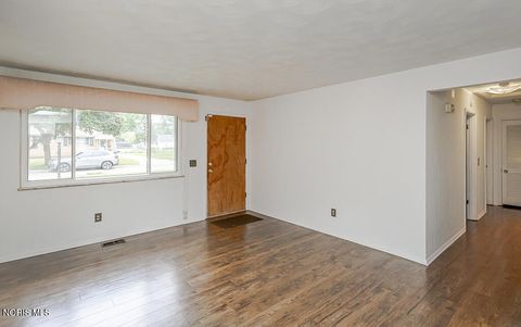 Tiny photo for 2342 Dellwood Drive, Toledo, OH 43613 (MLS # 10008172)