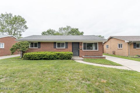Tiny photo for 2342 Dellwood Drive, Toledo, OH 43613 (MLS # 10008172)