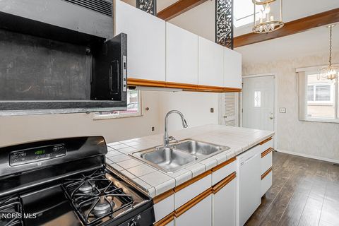 Tiny photo for 2342 Dellwood Drive, Toledo, OH 43613 (MLS # 10008172)