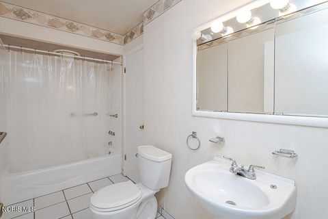 Tiny photo for 2342 Dellwood Drive, Toledo, OH 43613 (MLS # 10008172)